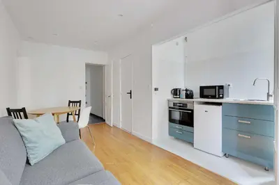 Cuisine ou kitchenette dans l'établissement Charming appartement - 1BD-4P - Batignolles