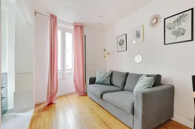 Coin salon dans l'établissement Charming appartement - 1BD-4P - Batignolles