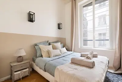 Un ou plusieurs lits dans un hébergement de l'établissement Louvre & Chatelet-1BR Cosy Apt