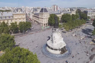 Vue générale sur Paris ou vue de la ville depuis l'appartement