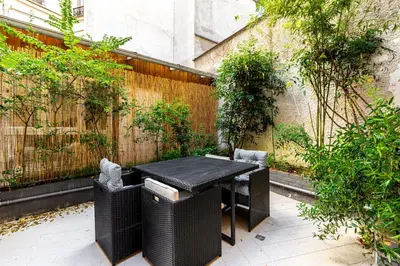 Jardin de l'établissement GuestReady - Serene stay near Champ de Mars
