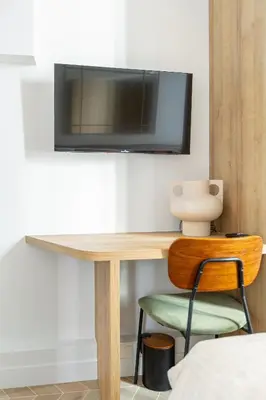 Télévision ou salle de divertissement dans l'établissement La Suite du Marais