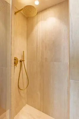 Salle de bains dans l'établissement La Suite du Marais