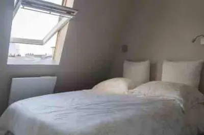 Un ou plusieurs lits dans un hébergement de l'établissement Cosy appartement lumineux Montparnasse