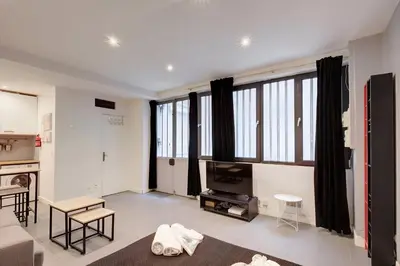 Télévision ou salle de divertissement dans l'établissement 325 Suite Greta - Superb apartment in Paris