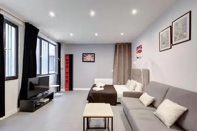 Télévision ou salle de divertissement dans l'établissement 325 Suite Greta - Superb apartment in Paris