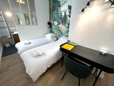 Un ou plusieurs lits dans un hébergement de l'établissement Apollinaire Luxury Loft - AC - Ideal Location - Peaceful
