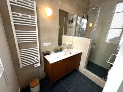 Salle de bains dans l'établissement Apollinaire Luxury Loft - AC - Ideal Location - Peaceful