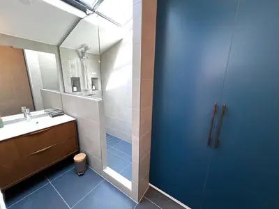 Salle de bains dans l'établissement Apollinaire Luxury Loft - AC - Ideal Location - Peaceful