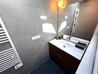 Salle de bains dans l'établissement Apollinaire Luxury Loft - AC - Ideal Location - Peaceful