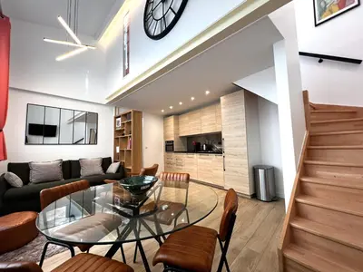 Coin salon dans l'établissement Apollinaire Luxury Loft - AC - Ideal Location - Peaceful