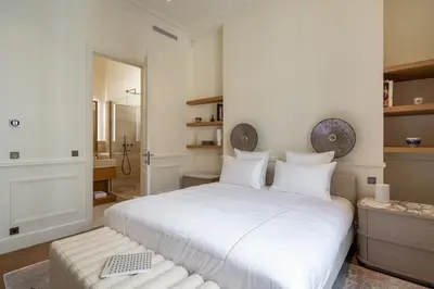 Un ou plusieurs lits dans un hébergement de l'établissement Appartement Avenue Montaigne - Paris Champs Elysées