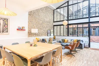 Coin salon dans l'établissement Fantastic Architect Loft - 10 guests - near Metro