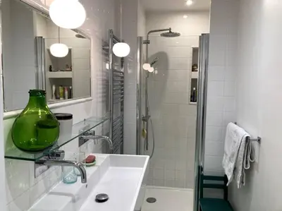Salle de bains dans l'établissement Appartement cosy dans le 9e