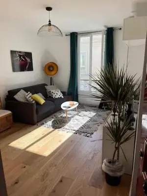 Coin salon dans l'établissement Appartement 2 pièces tout neuf Buttes Chaumont