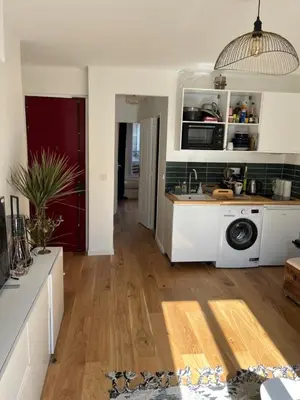 Cuisine ou kitchenette dans l'établissement Appartement 2 pièces tout neuf Buttes Chaumont