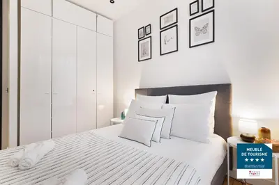 Un ou plusieurs lits dans un hébergement de l'établissement Luxueux LOFT 3BR au coeur du Marais