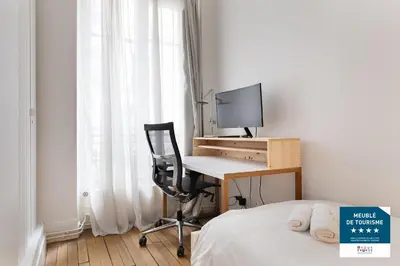 Télévision ou salle de divertissement dans l'établissement Luxueux LOFT 3BR au coeur du Marais