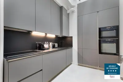 Cuisine ou kitchenette dans l'établissement Luxueux LOFT 3BR au coeur du Marais
