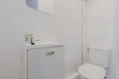 Salle de bains dans l'établissement Joli studio pour 2 personnes - Levallois-Perret