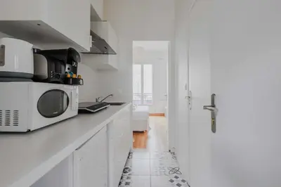 Cuisine ou kitchenette dans l'établissement Joli studio pour 2 personnes - Levallois-Perret
