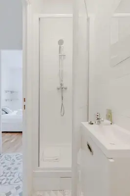 Salle de bains dans l'établissement Joli studio pour 2 personnes - Levallois-Perret