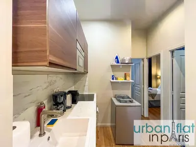 Cuisine ou kitchenette dans l'établissement Urban Flat 94 - Beautiful Flat Coco Chanel in Paris