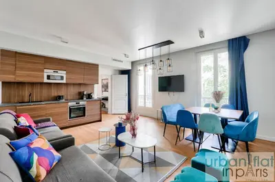 Télévision ou salle de divertissement dans l'établissement Urban Flat 75 - Sublime 3BDR Flat near Les Jardins du Luxembourg