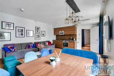 Cuisine ou kitchenette dans l'établissement Urban Flat 75 - Sublime 3BDR Flat near Les Jardins du Luxembourg