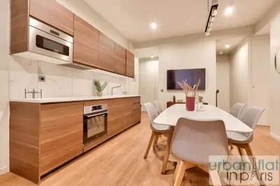 Cuisine ou kitchenette dans l'établissement Urban Flat 77 - Sublime and Spacious Flat in Le Marais