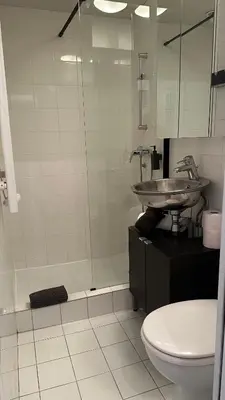 Salle de bains dans l'établissement Haut-Marais Joli appartement.