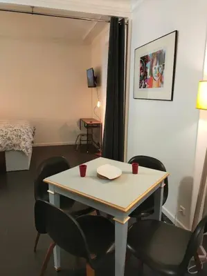 Un ou plusieurs lits dans un hébergement de l'établissement Appartement les Abbesses