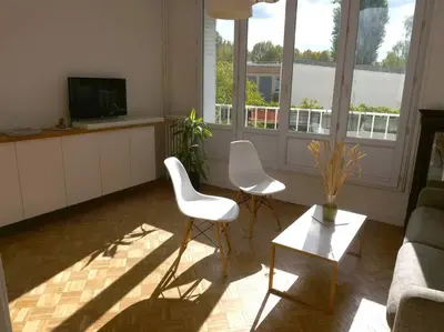 Télévision ou salle de divertissement dans l'établissement Appartement de designer, Grand Paris pour 6 personnes, Metro 14