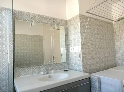 Salle de bains dans l'établissement Appartement de designer, Grand Paris pour 6 personnes, Metro 14