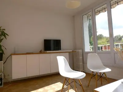 Télévision ou salle de divertissement dans l'établissement Appartement de designer, Grand Paris pour 6 personnes, Metro 14