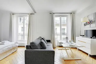 Télévision ou salle de divertissement dans l'établissement Authentic apartment - 1BR-2P - Palais Garnier