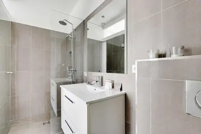 Salle de bains dans l'établissement Authentic apartment - 1BR-2P - Palais Garnier