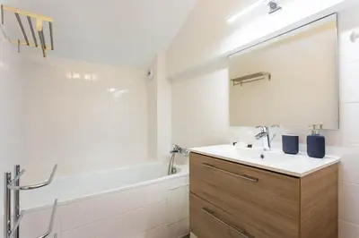 Salle de bains dans l'établissement Duplex Charme Bastille - 8P - Confort Premium