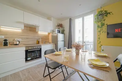 Cuisine ou kitchenette dans l'établissement Soleil Vert - Ravissant cocon moderne - proche Stade de France