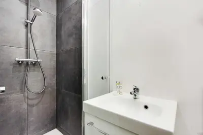 Salle de bains dans l'établissement Modern apt-1BR-4P-Atelier des lumières museum