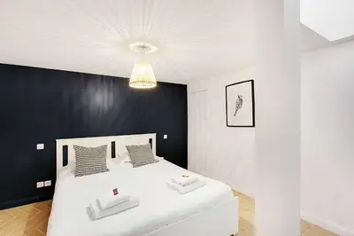 Un ou plusieurs lits dans un hébergement de l'établissement Modern apt-1BR-4P-Atelier des lumières museum