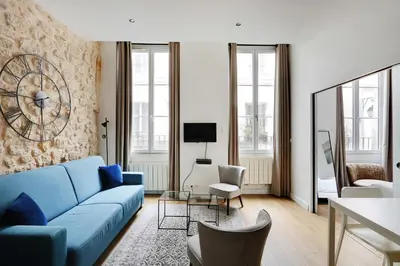 Télévision ou salle de divertissement dans l'établissement Appart confortable -1BR 4P- Quartier Beaubourg