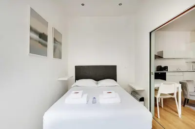Un ou plusieurs lits dans un hébergement de l'établissement Appart confortable -1BR 4P- Quartier Beaubourg
