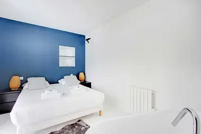 Un ou plusieurs lits dans un hébergement de l'établissement Luminous apartment 4P2BD Sacré-Coeur Montmartre - G