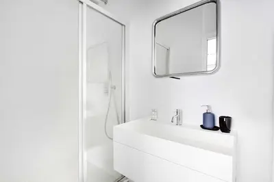 Salle de bains dans l'établissement Luminous apartment 4P2BD Sacré-Coeur Montmartre - G