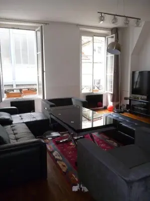 Télévision ou salle de divertissement dans l'établissement Beautiful 4 people flat in Paris, Bastille