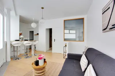 Cuisine ou kitchenette dans l'établissement Accueillant et moderne - 2BR 4P - Sacré Coeur