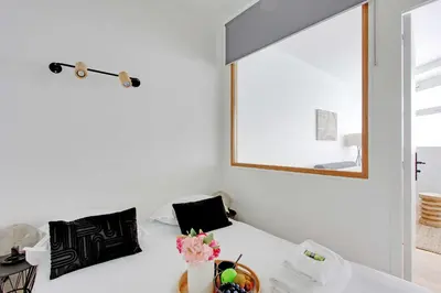 Un ou plusieurs lits dans un hébergement de l'établissement Accueillant et moderne - 2BR 4P - Sacré Coeur