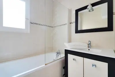 Salle de bains dans l'établissement CHAMPS DE MARS - GRENELLE