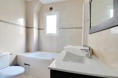 Salle de bains dans l'établissement CHAMPS DE MARS - GRENELLE